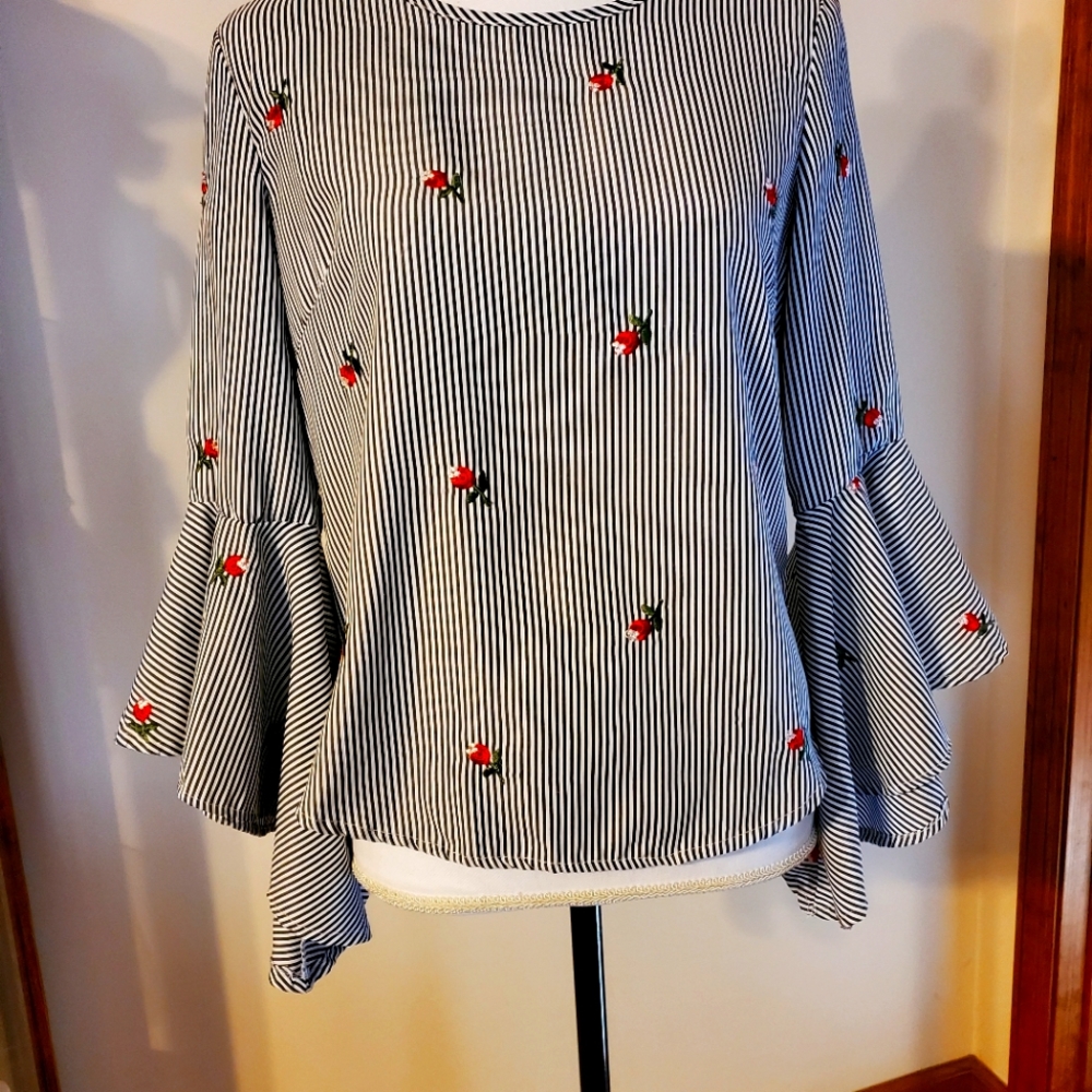Black White Striped Rosette Top, size S